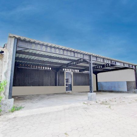 Spot On 93245 Guest House Mulia Dua Syariah Klaten Exterior foto
