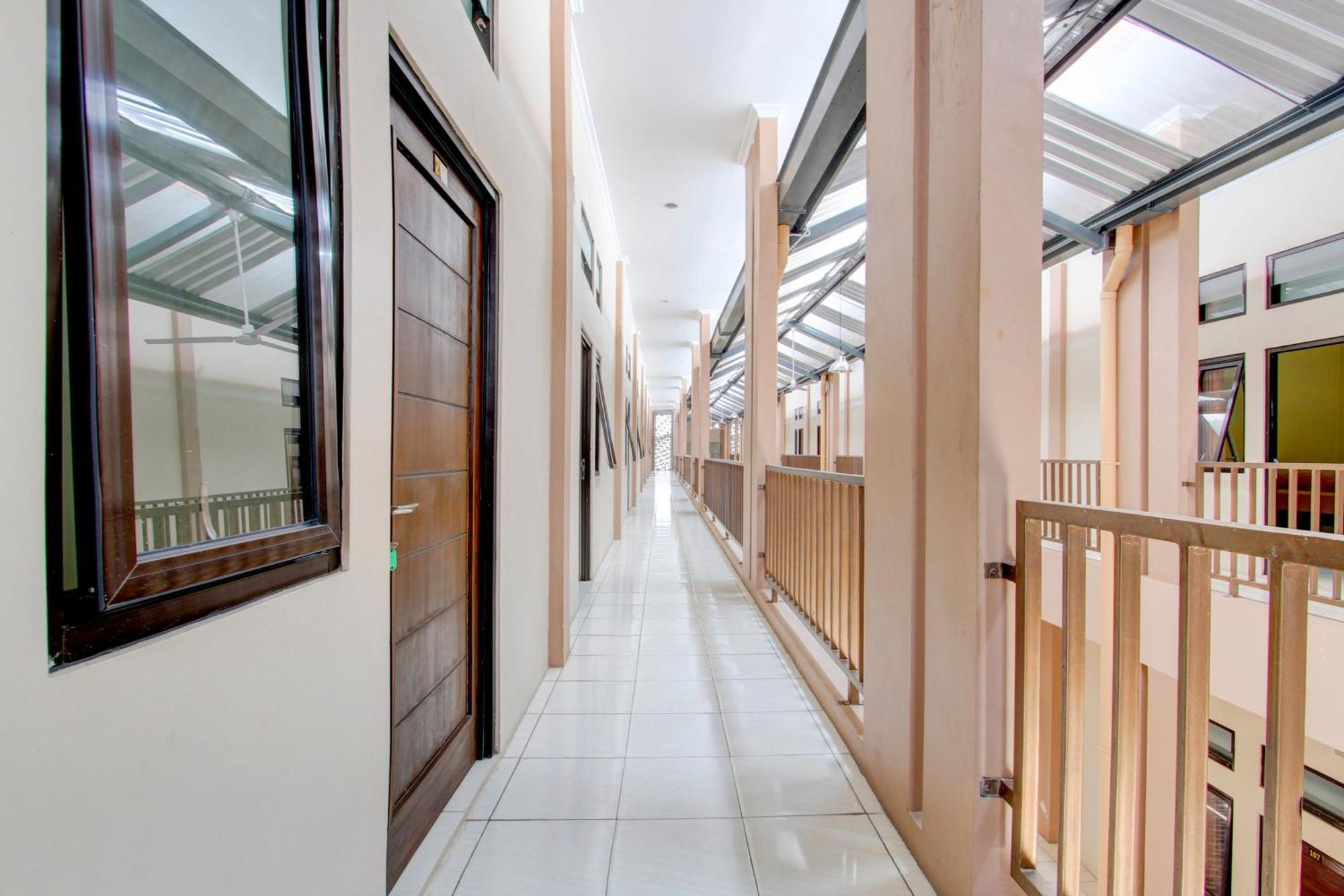 Spot On 93245 Guest House Mulia Dua Syariah Klaten Exterior foto